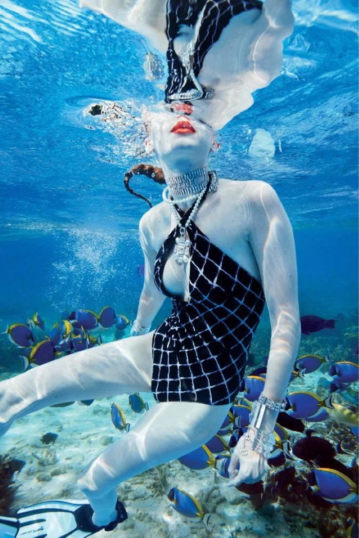 First Look: Gigi Hadid By Mario Sorrenti For V Magazine #114 First Look: Gigi Hadid By Mario Sorrenti For V Magazine #114